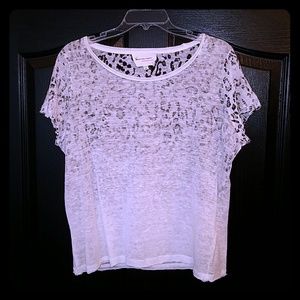 Vince Camuto linen white leopard short sleeve t-sh